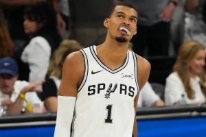 Amick：文班亚马赛后拒绝采访 联盟会考虑是否对其处罚