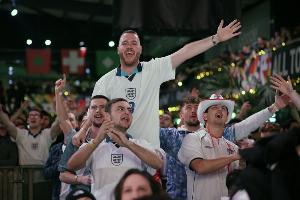 太阳报：世界杯机酒门票大幅降价，英格兰球迷临时规划去看世界杯